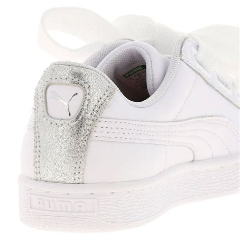 white puma sneakers women.